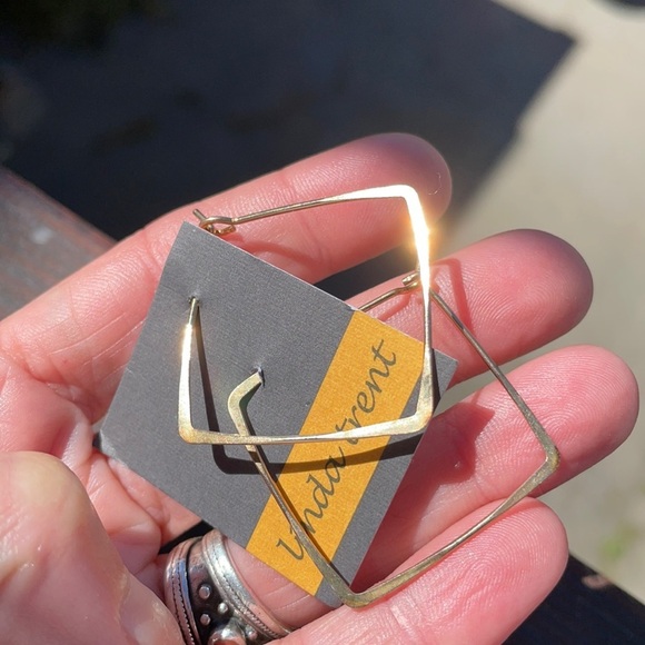 Vintage Jewelry - 14K Gold Filled Square Hoops NWT
